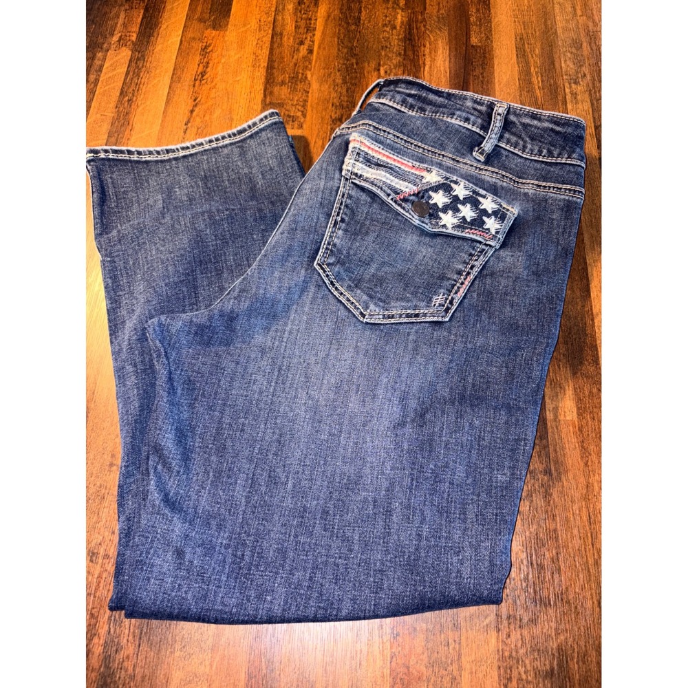 Silver Jeans Co Women Medium Wash Americana Star Embroidered Capri Jeans READ
